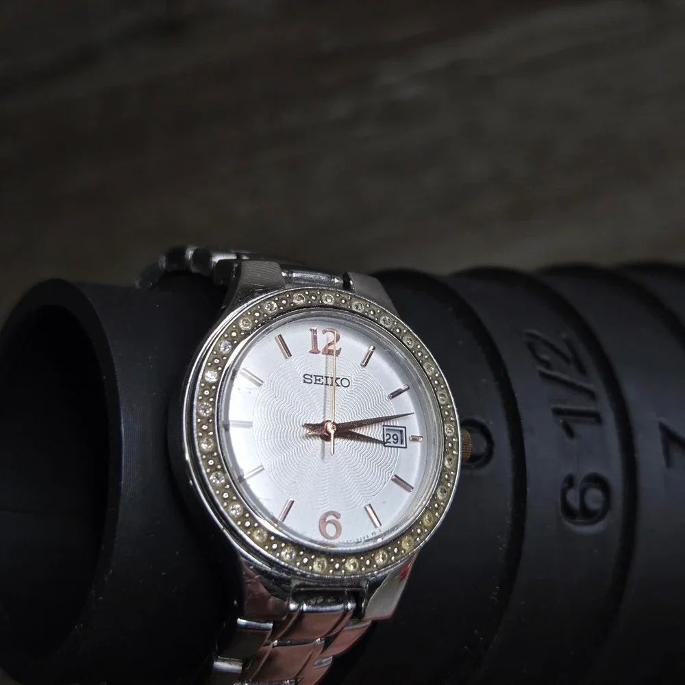 Seiko Crystal Bezel Silver Guilloche Dial Date Women's Watch 6N22-00D0 Tested